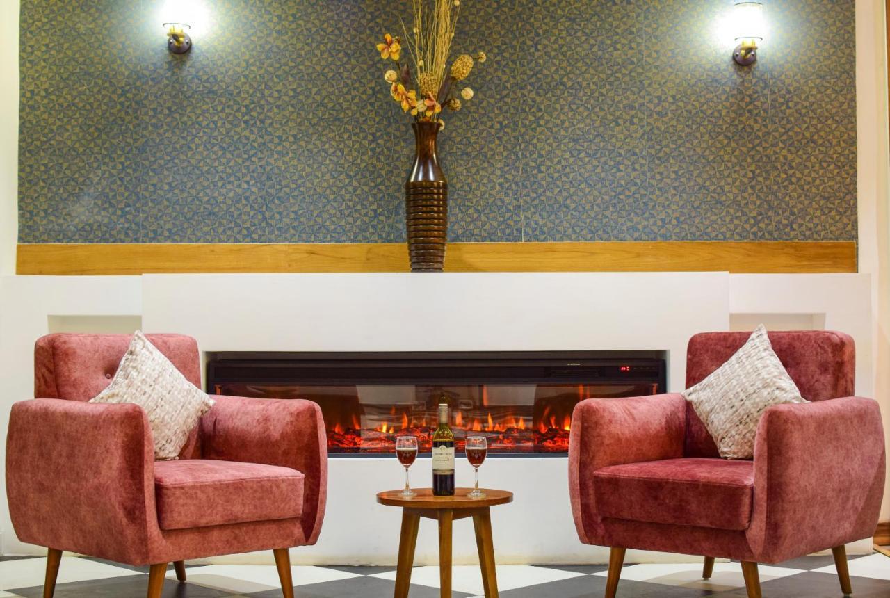 Hotel Jb Residency !! Luxurious & Royal Balcony Rooms !! Large Rooms Zirakpur Exterior foto